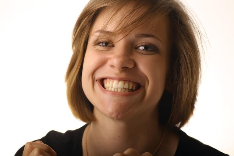 Mujer con la boca arreglada